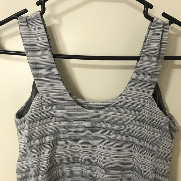 Lululemon athletica scoop back tank top with built in shelf bra size 6 - Picture 7 of 11